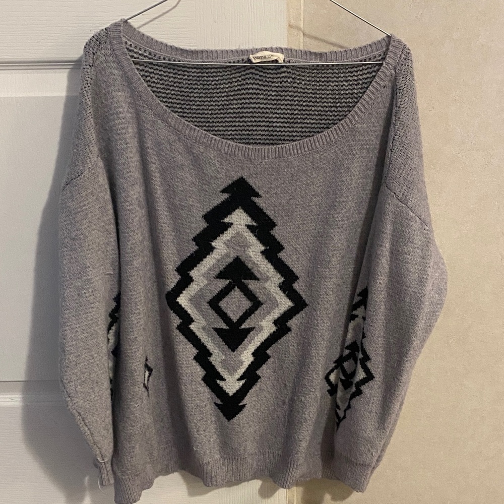 Elegant Gray Geometric Sweater